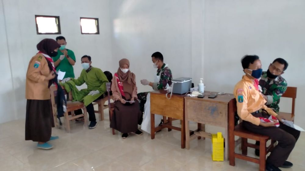 Gelar Vaksin massal pelajar di Markas Kodim 0826 Pamekasan