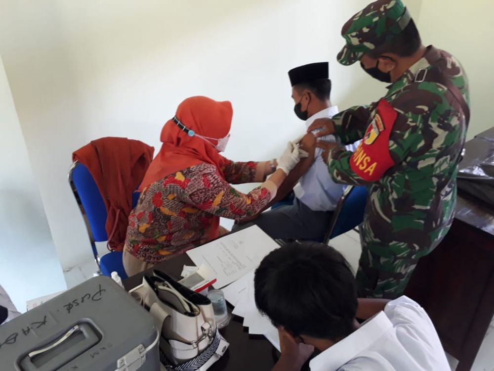 Pos Ramin 0826/12 Kadur Gelar Serbuan Vaksin di Ponpes Al Falah