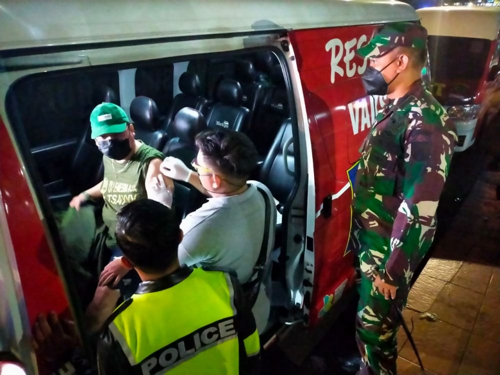 Strategi Vaksin mobil yang di inisiasi Kapolres Bangkalan AKBP Alith Alarino
