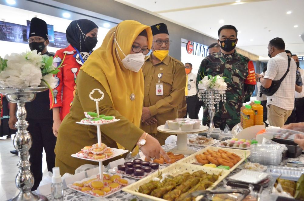 Wabup Gresik Aminatun Habibah saat peresmian Musholla Darussalam Bungah