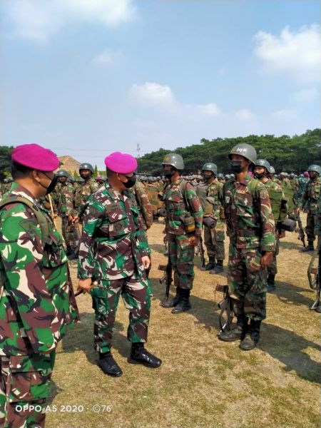 Dankodikmar Brigjen TNI Mar Endang Tarya saat menyapa prajurit