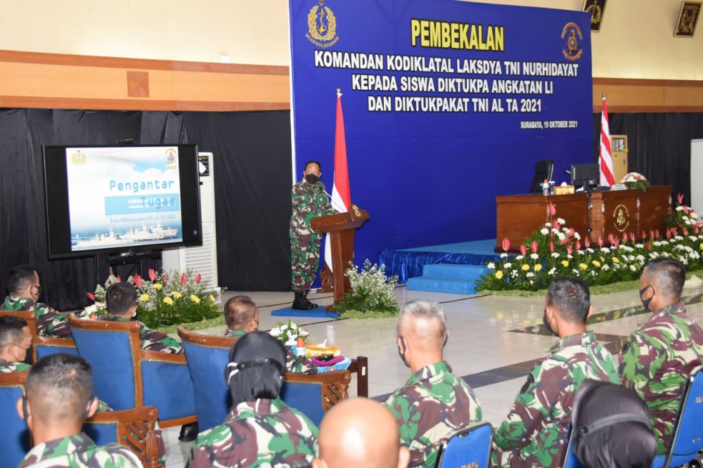 Dankodiklatal Laksamana Madya TNI Nurhidayat saat memberikan sambutan