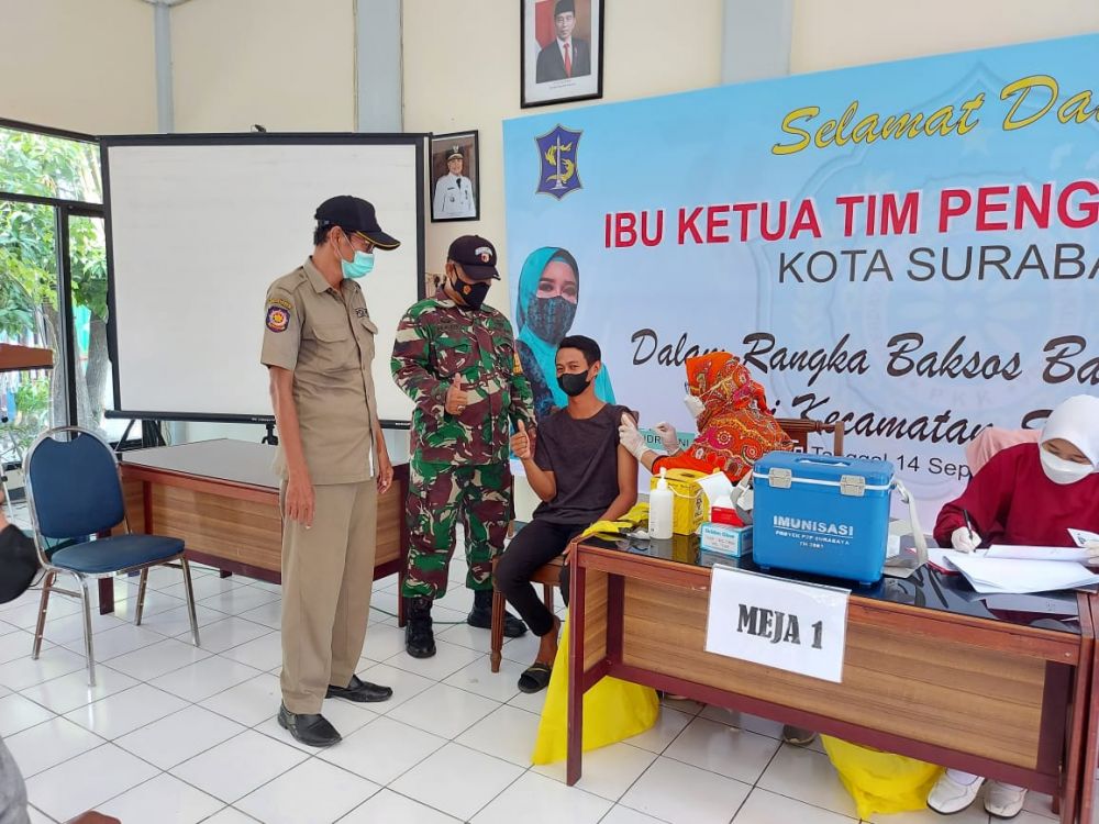 Koramil 0831/01 Simokerto monitoring vaksin dan pantau wilayah