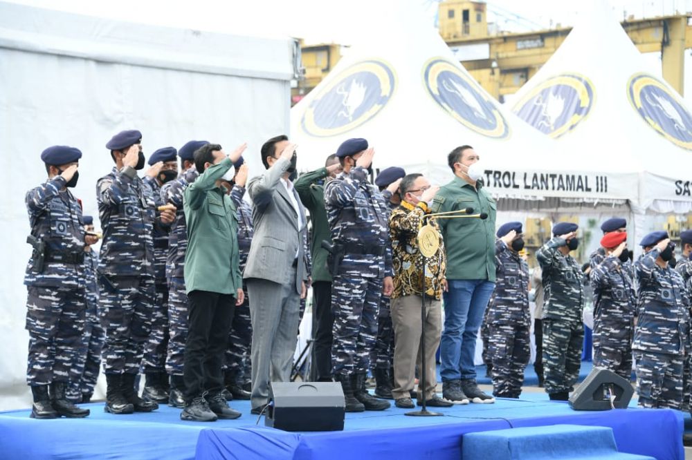 Dankodiklatal Laksamana Madya TNI Nurhidayat saat menghadiri apel gelar pasukan Latopsfib di JICT