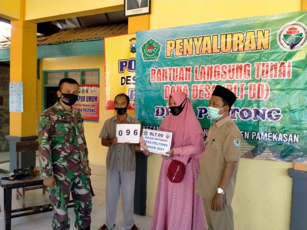 Babinsa Koramil larangan pantau penyaluran dana BLT-DD ke warga binaan