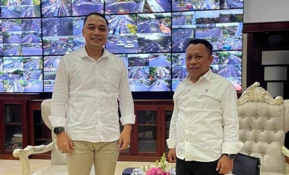 Walikota Surabaya Eri Cahyadi saat menerima A. Baso Juherman dikantor Walikota