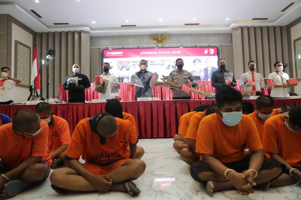 Ditreskrimum Polda Jatim amankan tersangka beserta barang bukti