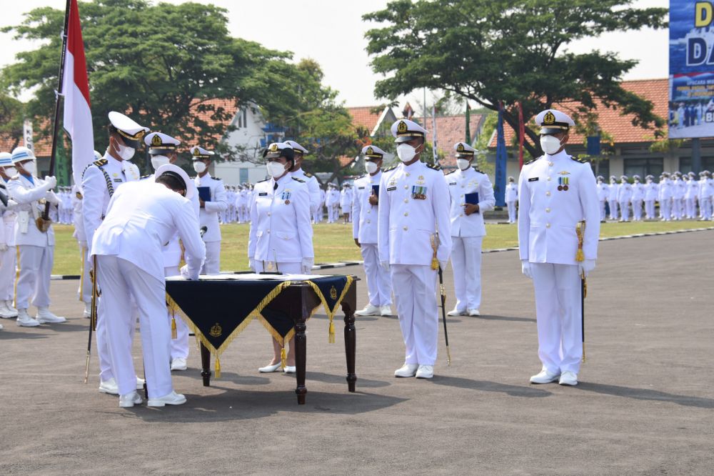 KASAL Laksamana TNI Yudo Margono saat pelantikan 758 Perwira Remaja TNI AL