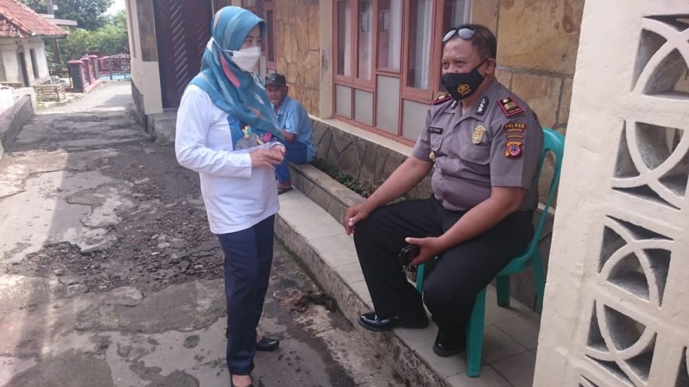 Gelar Vaksinasi, Puskesmas Hariang Bersinergi dengan Polsek Buahdua