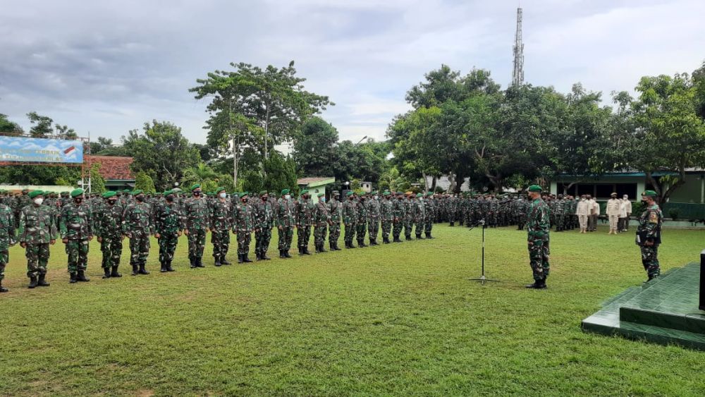 Asisten operasi Kasdam V Brawijaya saat pimpin apel pasukan Satgas BKO dan Kodim 0826 Pamekasan