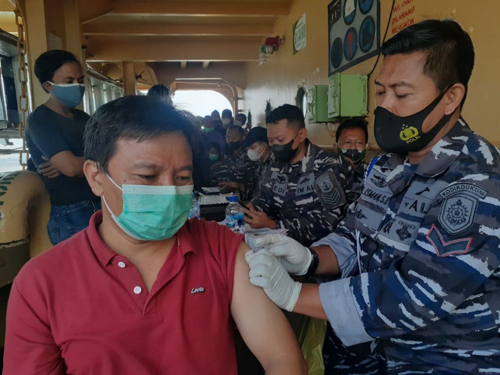 Kodiklatal gelar Vaksin di ABK KM Armada Permata di Pelabuhan Tanjung Perak Surabaya
