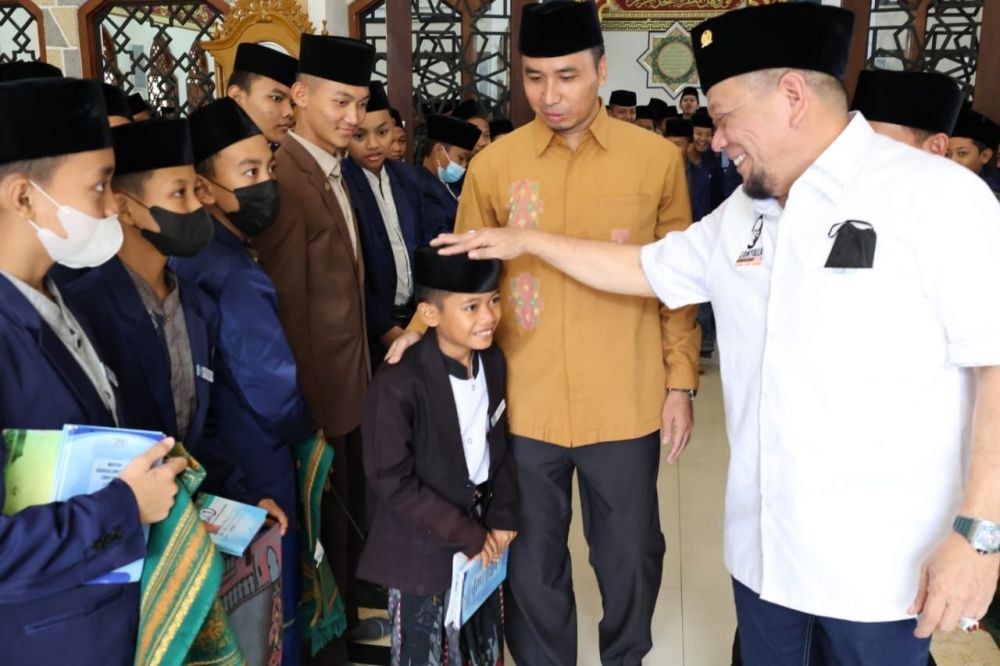 Ketua DPD RI saat bertemu Ainul bocah asal Kota Makassar Sulsel yang sedang menimba ilmu di Ponpes modern Tazakka Kabupaten Batang Jateng