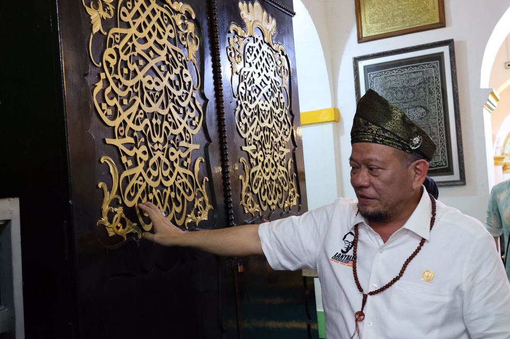 Ketua DPD RI AA LaNyalla Mahmud Mattalitti saat kunjungi masjid di Riau