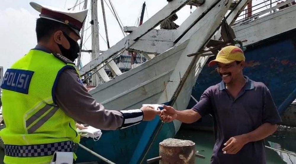 Satlantas Polres Gresik terus lakukan disiplin Prokes