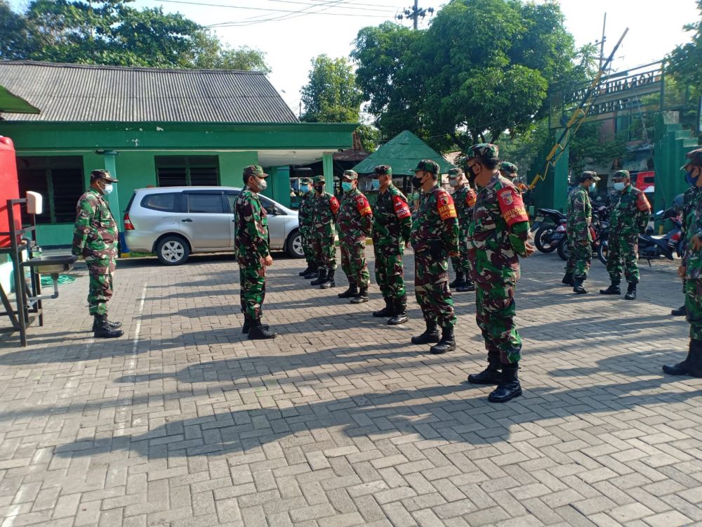 Koramil 0830/05 Tandes saat apel pagi