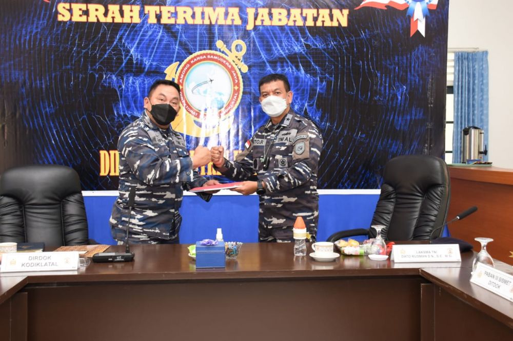 Dirdok Kodiklatal Laksma TNI Antongan Simatupang dan penggantinya Laksma Dato Rusman