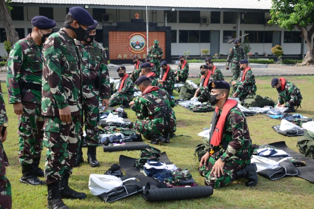 Danpusdikpel Kodikopsla Kodiklatal Kolonel Laut (P) Andike Sry Mutia saat cek kesiapan Lattek Pelayaran