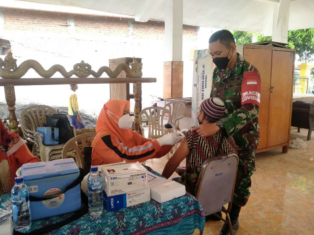 Babinsa Dampingi Pelaksanaan Vaksin Timbulkan Dampak Positif