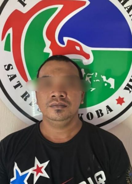 Tersangka diamankan Polisi beserta barang bukti