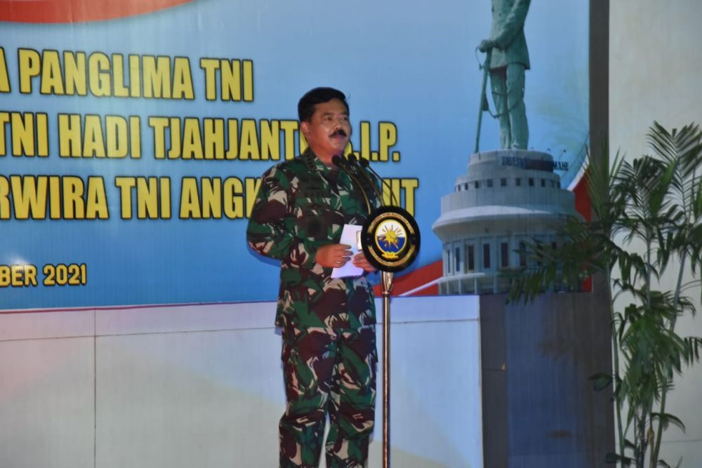 Panglima TNI Marsekal Hadi Tjahjanto saat memberikan sambutan