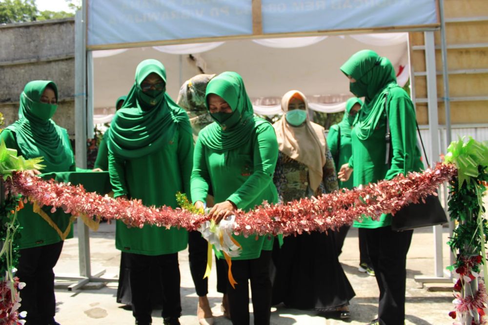 Ketua Persit KCK Resmikan posbindu PTM