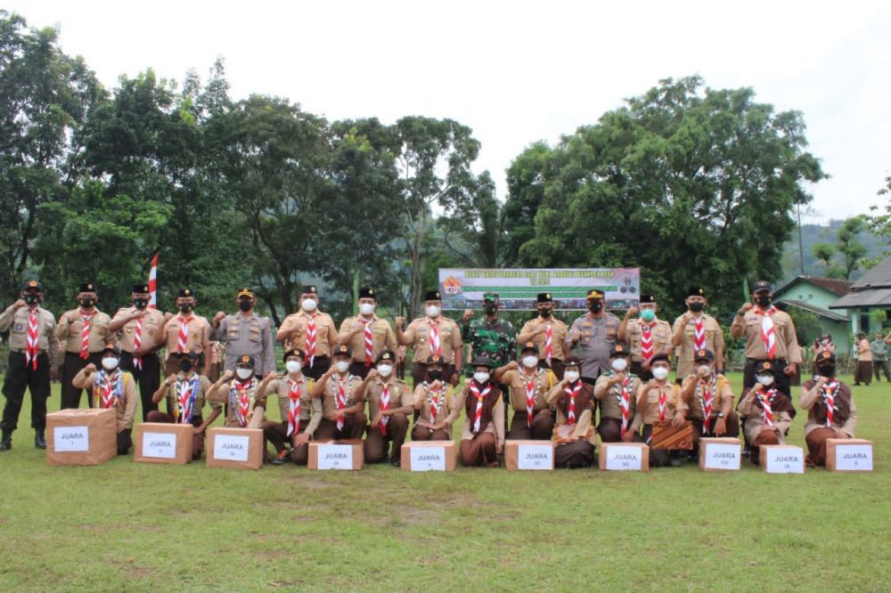 Saat Foto bersama di lapangan Upacara Makodim 0610/Sumedang, yang beralamat di jalan Pangeran Kornel no. 164 Pasanggarahan Baru, Kecamatan Sumedang Selatan