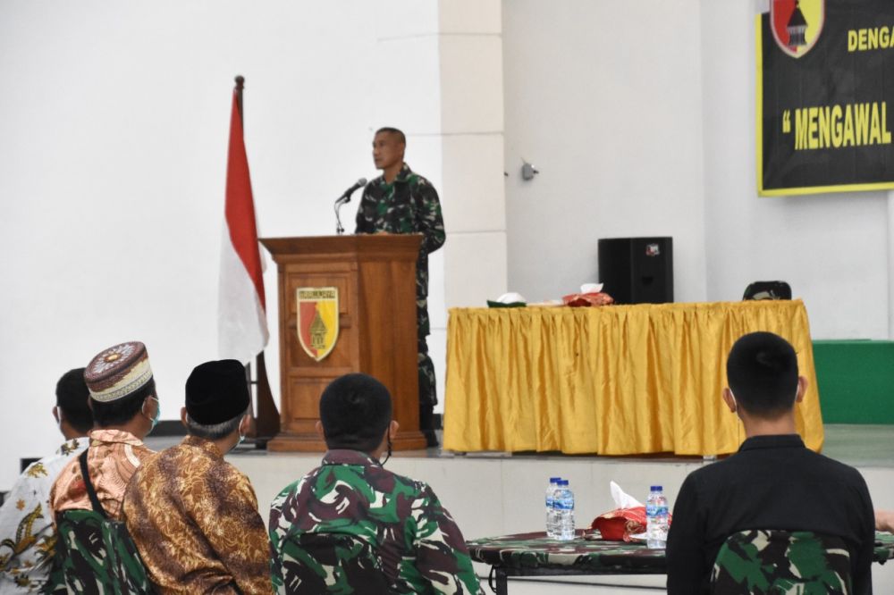 Kasrem 084/BJ Kolonel Inf Erwin Rustiawan saat memberikan sambutan