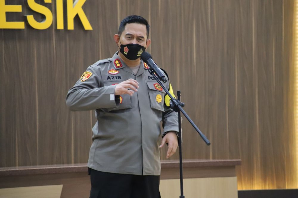 Kapolres Gresik AKBP Mochamad Nur Azis saat memberikan edukasi