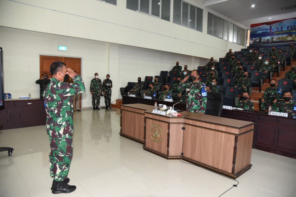 Dankodiklatal Laksamana Madya TNI Nurhidayat saat penutupan Latopsduk