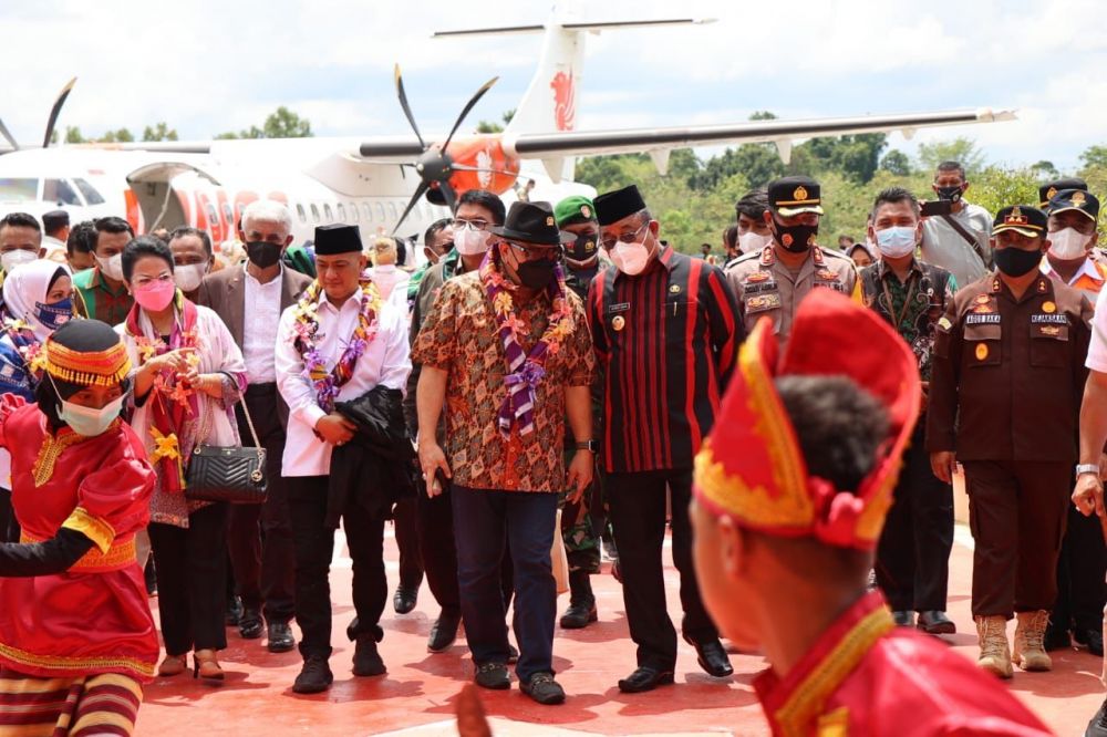 Ketua DPD RI AA LaNyalla Mahmud Mattalitti saat tiba di Muna Barat