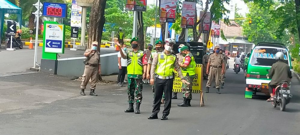 Kodim 0817 bersama Satpol-PP dan Polres Gresik terus lakukan patroli PPKM level 2