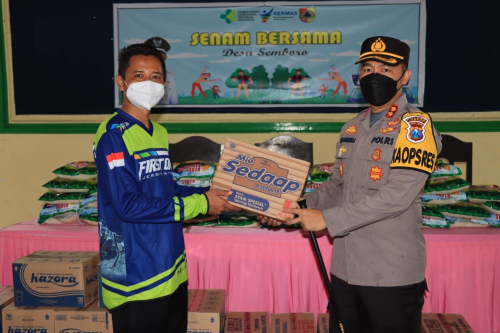 Warga Kecamatan Semboro Dapat Bantuan dari Kapolres Jember