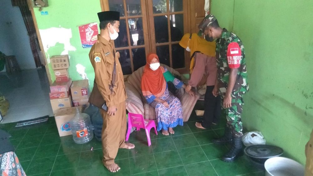 Danramil Balongpanggang ajarkan Bintara Otsus ilmu Komsos