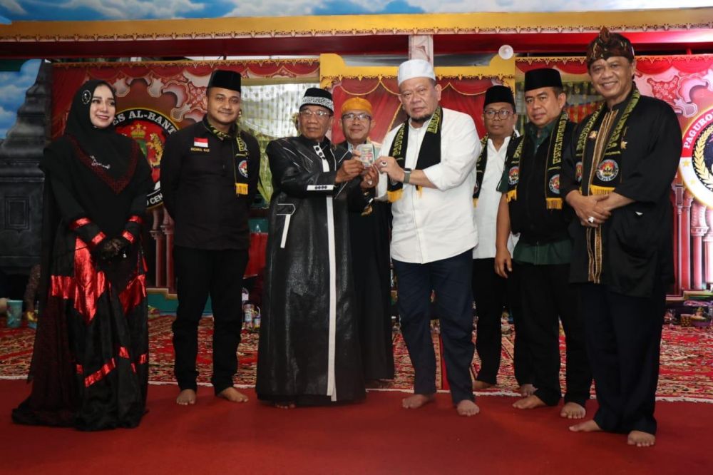 Ketua DPD RI AA LaNyalla Mahmud Mattalitti saat bersama perguruan silat Jalak Banten Nusantara