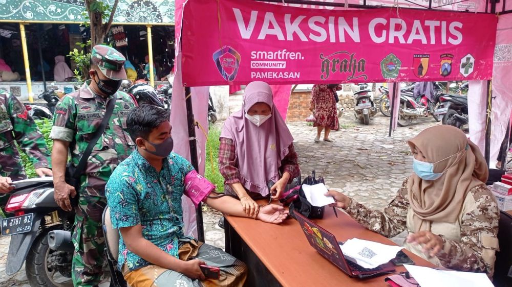 Kodim Pamekasan dan Smartfren Gelar Program Vaksin Covid-19 Keliling