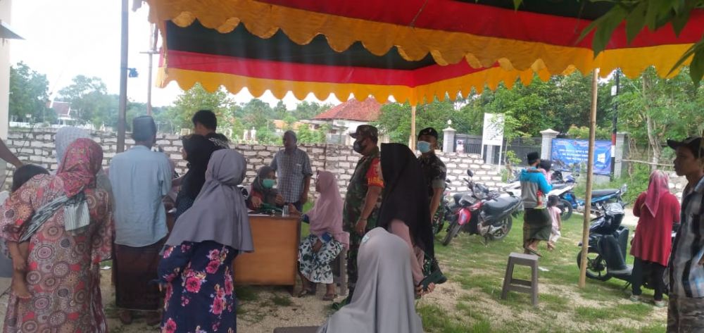 Babinsa Koramil Tanjung Bumi dan Bhabinkamtibmas lakukan pendampingan Vaksin warga binaan