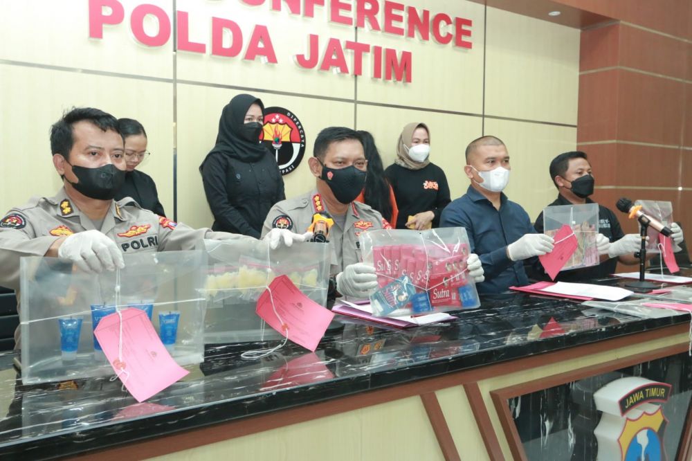 Ditreskrimum Polda Jatim amankan tersangka beserta barang bukti
