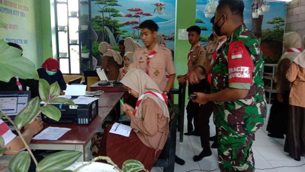 Siswa MA Sumber Bungur ikuti vaksin yang di gelar Puskesmas dan Kodim 0826/09 Pakong