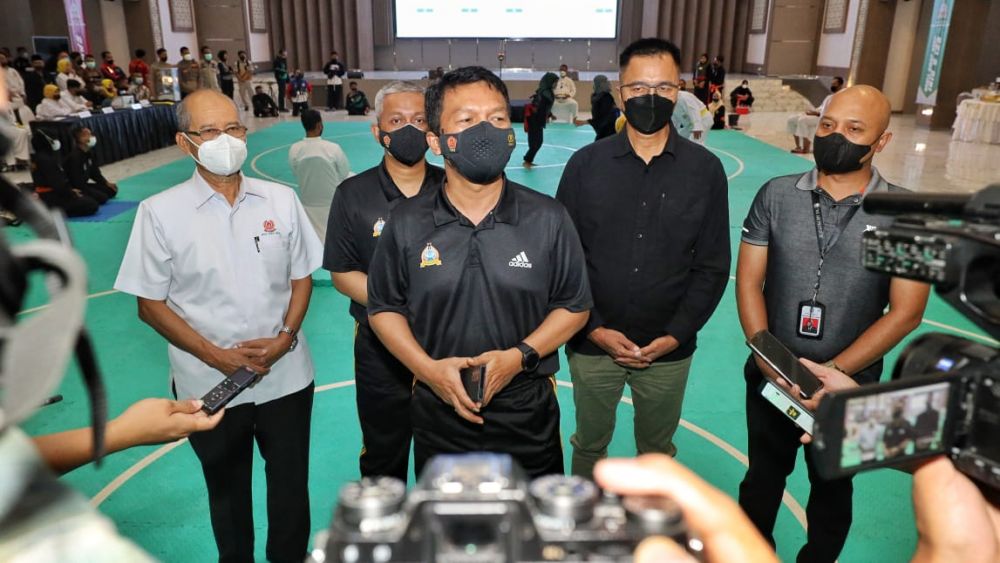 Kapolda Jatim Irjen Pol Dr Nico Afinta saat membuka turnamen Pencak Silat di Mapolda Jatim
