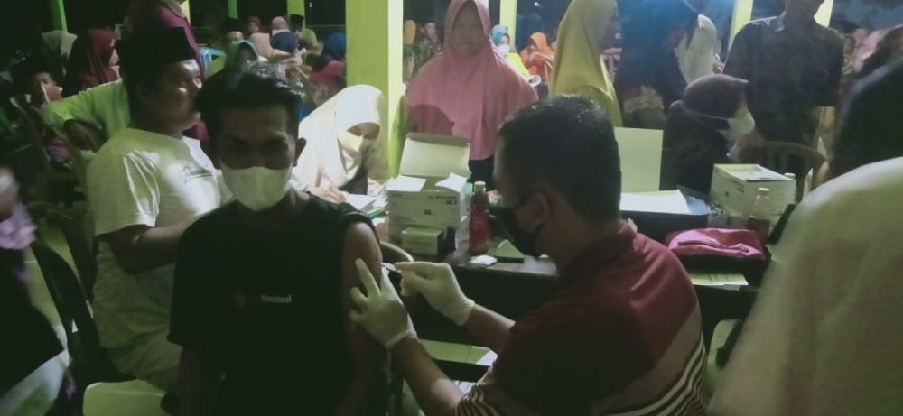 Koramil 0826/04 Galis gelar serbuan vaksinasi di ikuti ratusan warga