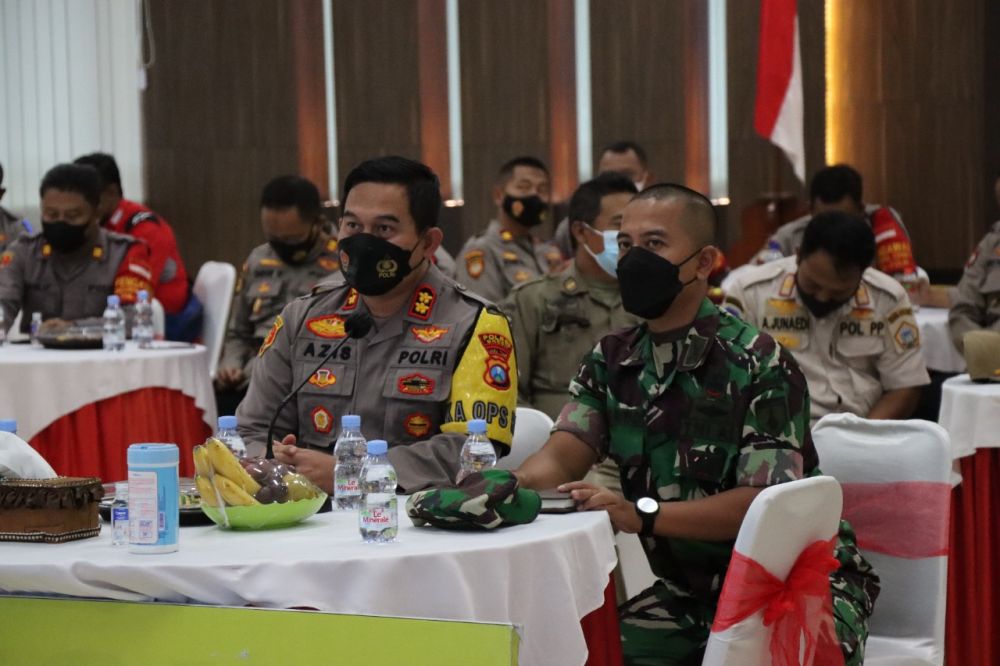 Kapolres Gresik AKBP Mochamad Nur Azis dan Kasdim 0817 Gresik Mayor Sugeng Riyadi saat vidcon