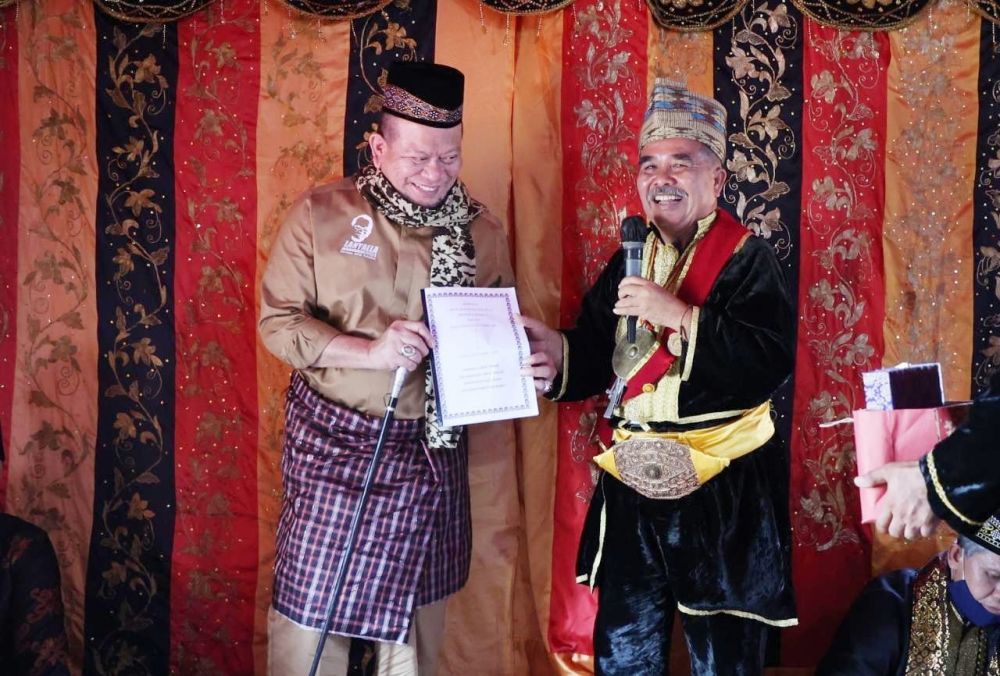 Ketua DPD RI AA LaNyalla Mahmud Mattalitti saat kunjungan ke Kerajaan Jambu Lipo