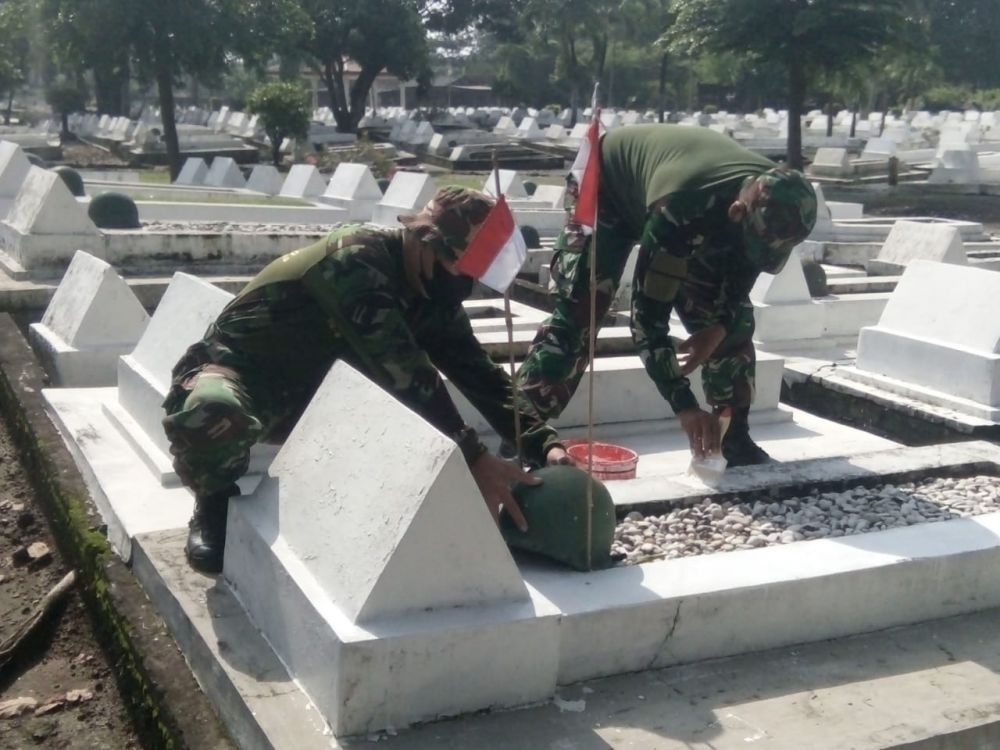 Kodim Surabaya Timur sambut HUT ke-73 Kodam V Brawijaya dan hari Juang Kartika dengan lakukan karya bakti