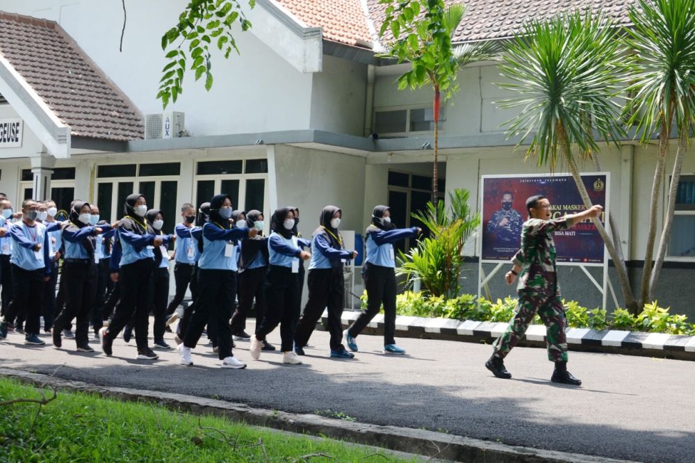 Sejumlah 265 mahasiswa politeknik negeri Madura mengikuti latihan dasar bela negara dan kepemimpinan di Pusdiklapa
