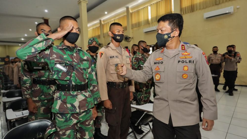 Kapolda Jatim Irjen Pol Dr Nico Afinta sesaat setelah memberikan pembekalan siswa Diktukba Polri dan Dikmaba TNI AD