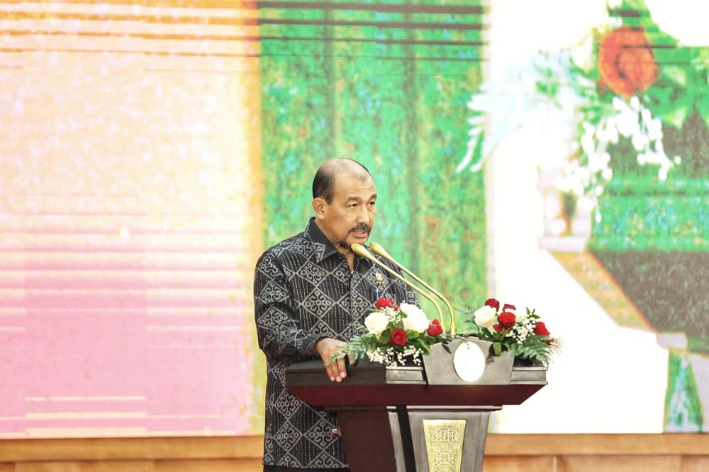 Wakil ketua DPD RI Bobo Sampono saat membacakan naskah pidato LaNyalla