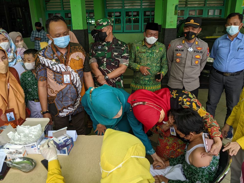 Vaksinasi di Kab. Gresik bertujuan memberikan kekebalan pada anak usia 6 - 11 tahun