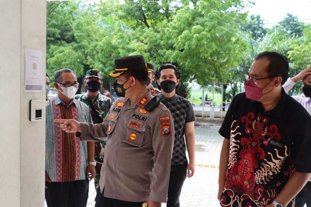 Kapolres Gresik AKBP Mochamad Nur Azis saat tinjau kesiapan gereja jelang Natal