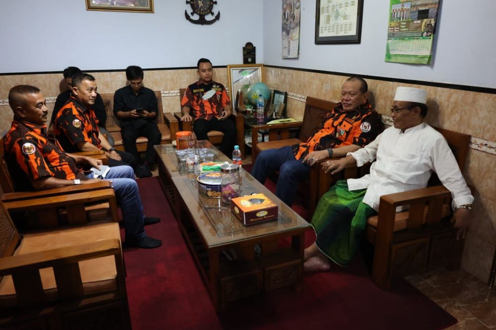 Ketua DPD RI AA LaNyalla Mahmud Mattalitti saat silaturahmi ke Ponpes Al-Hikmah Tulungagung