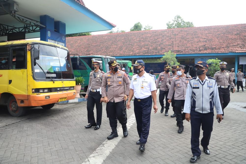 Kapolres Mojokerto AKBP Apip Ginanjar saat cek terminal Kertajaya Mojokerto
